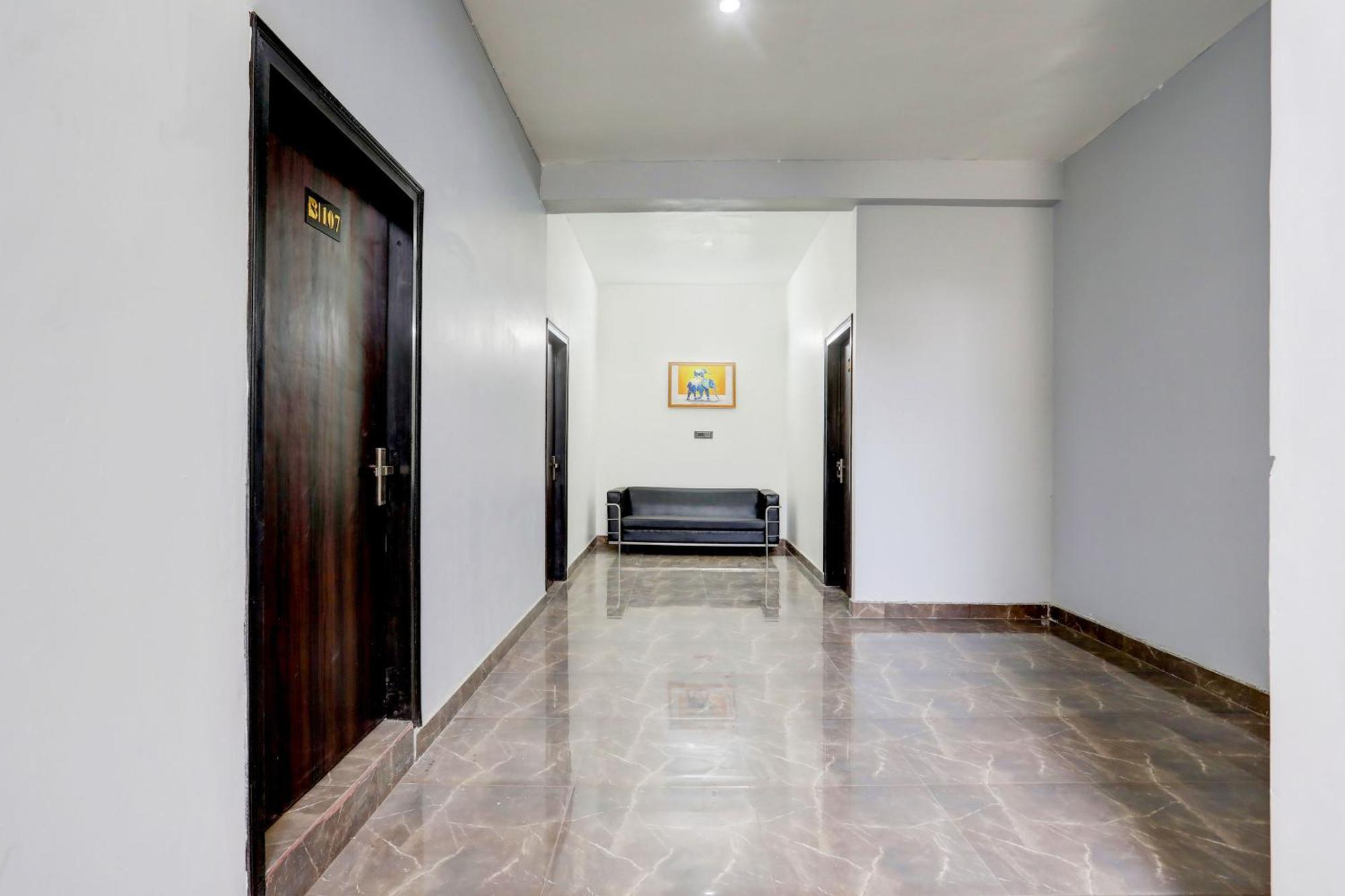 Super Hotel Live View Indraprastha Extérieur photo