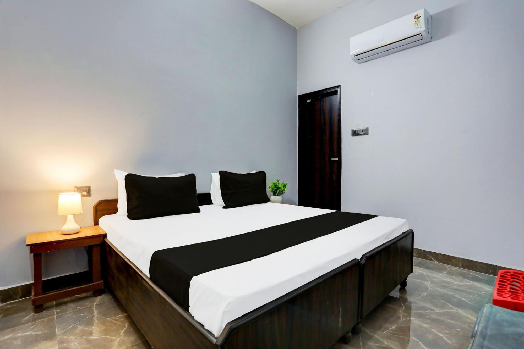 Super Hotel Live View Indraprastha Extérieur photo