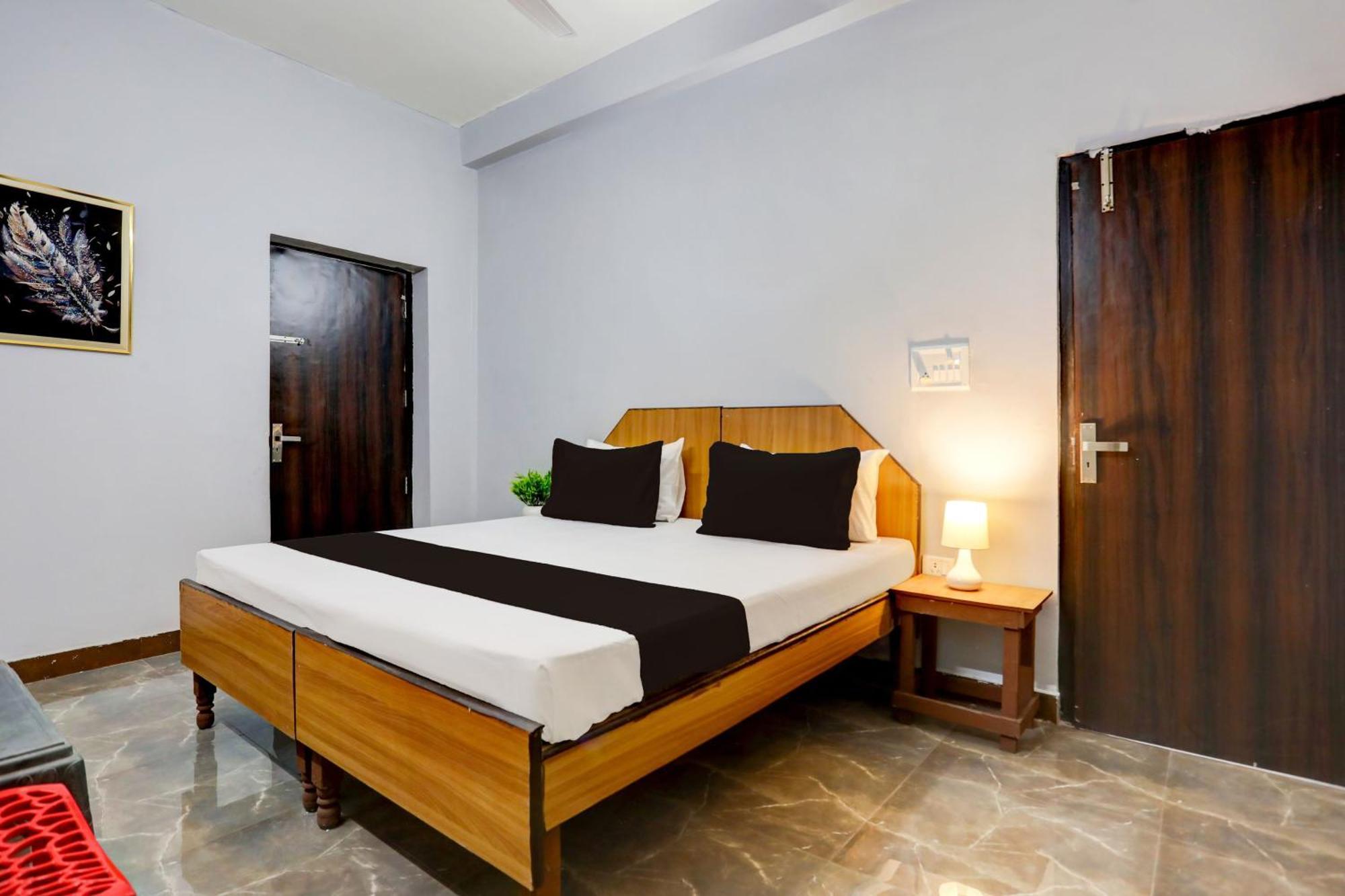 Super Hotel Live View Indraprastha Extérieur photo