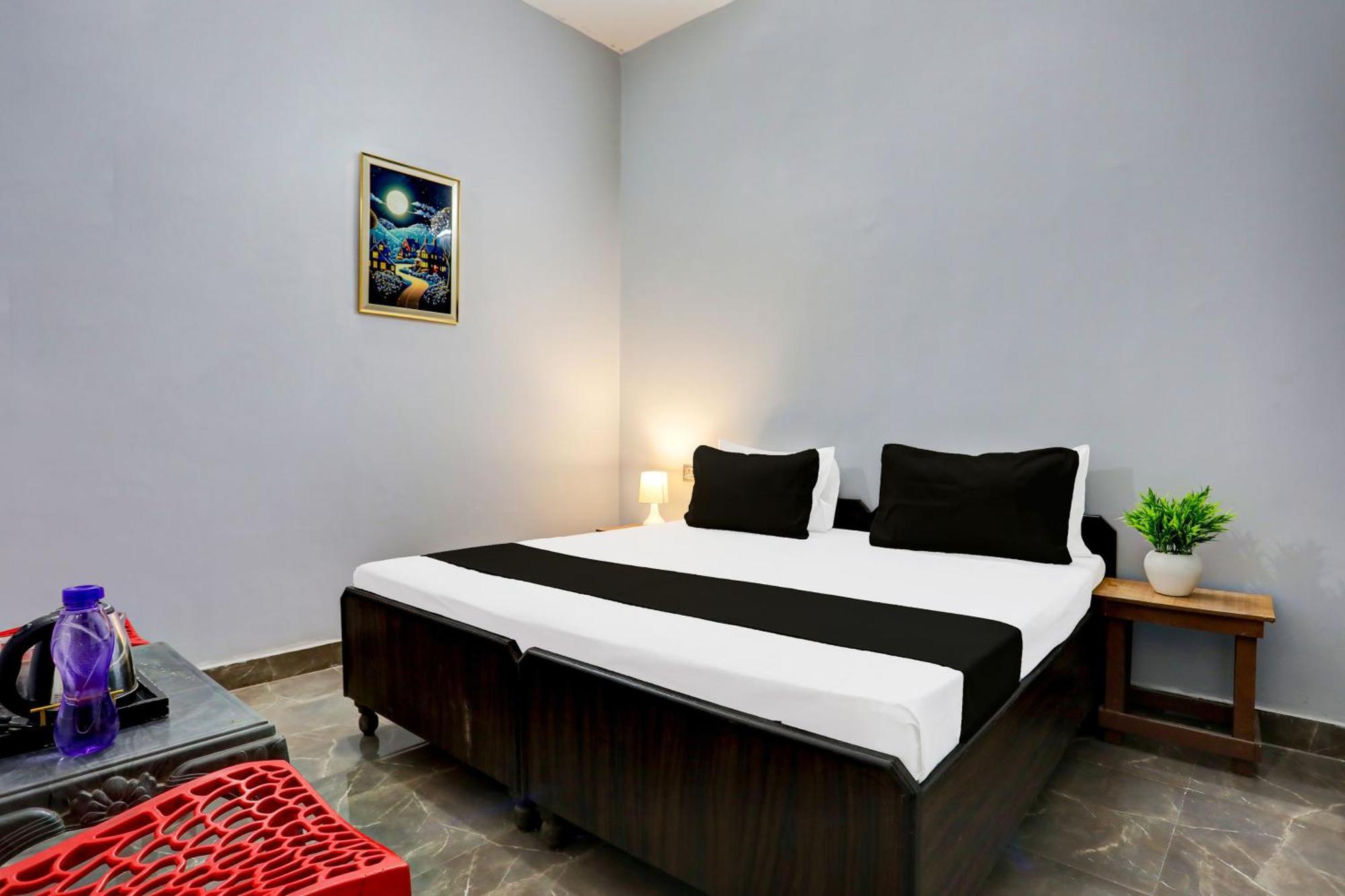 Super Hotel Live View Indraprastha Extérieur photo