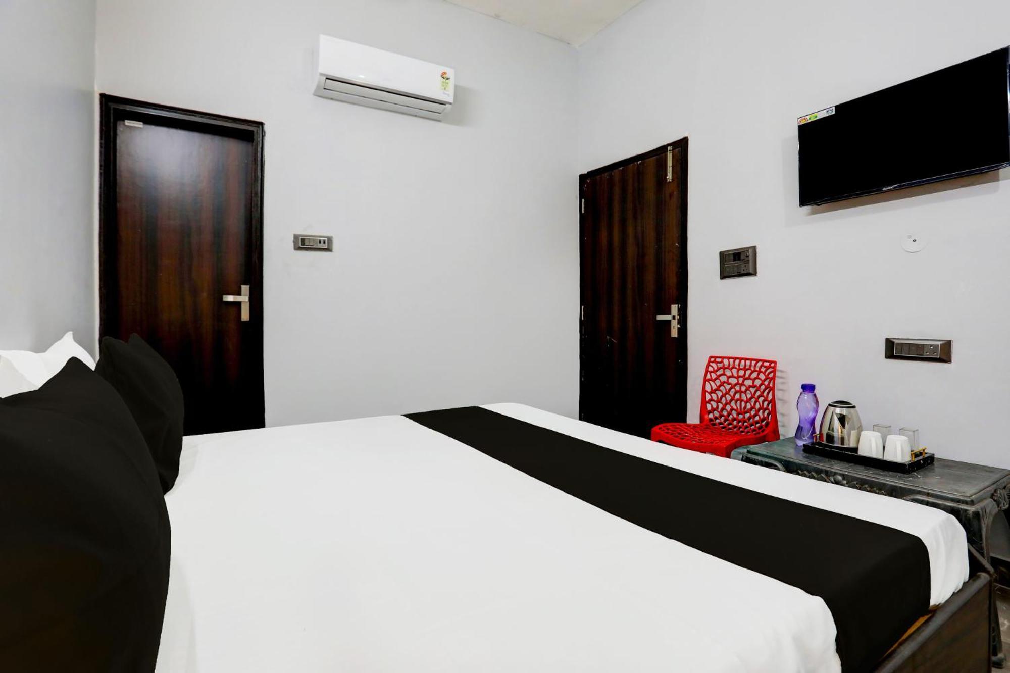 Super Hotel Live View Indraprastha Extérieur photo