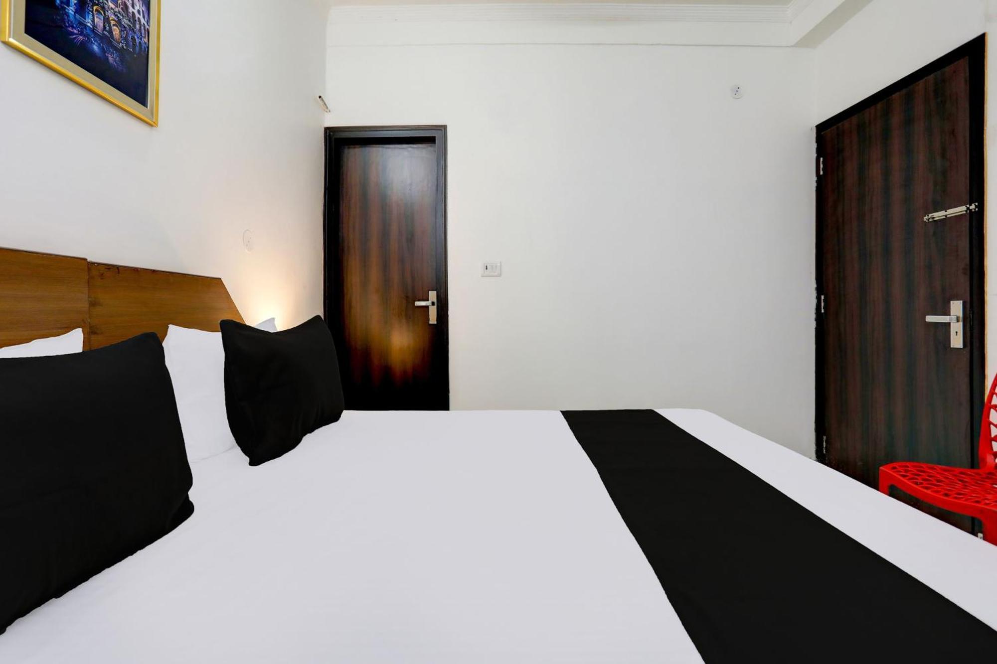 Super Hotel Live View Indraprastha Extérieur photo