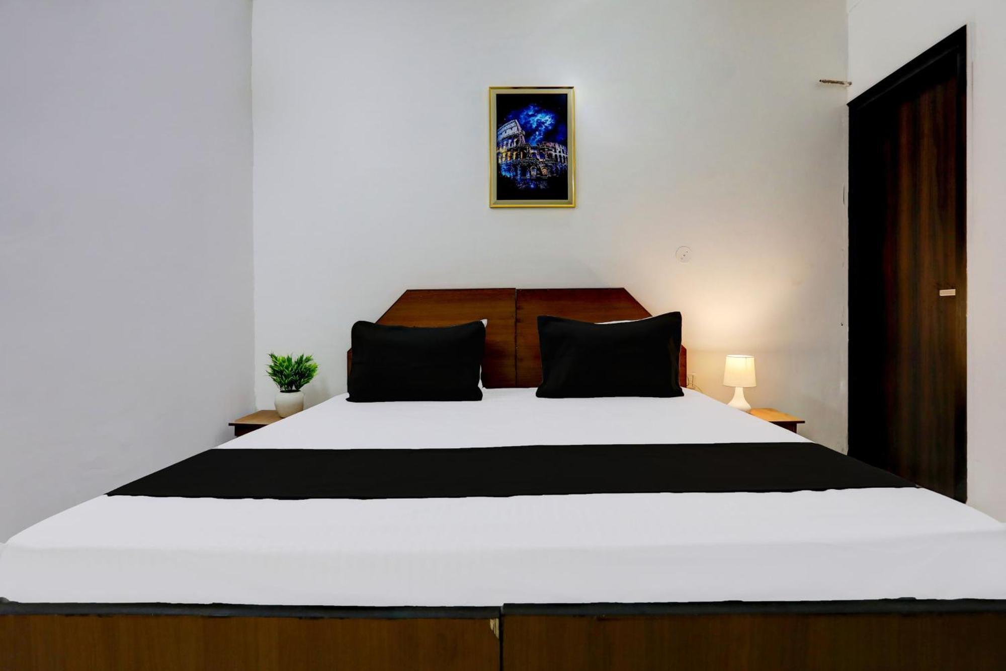 Super Hotel Live View Indraprastha Extérieur photo