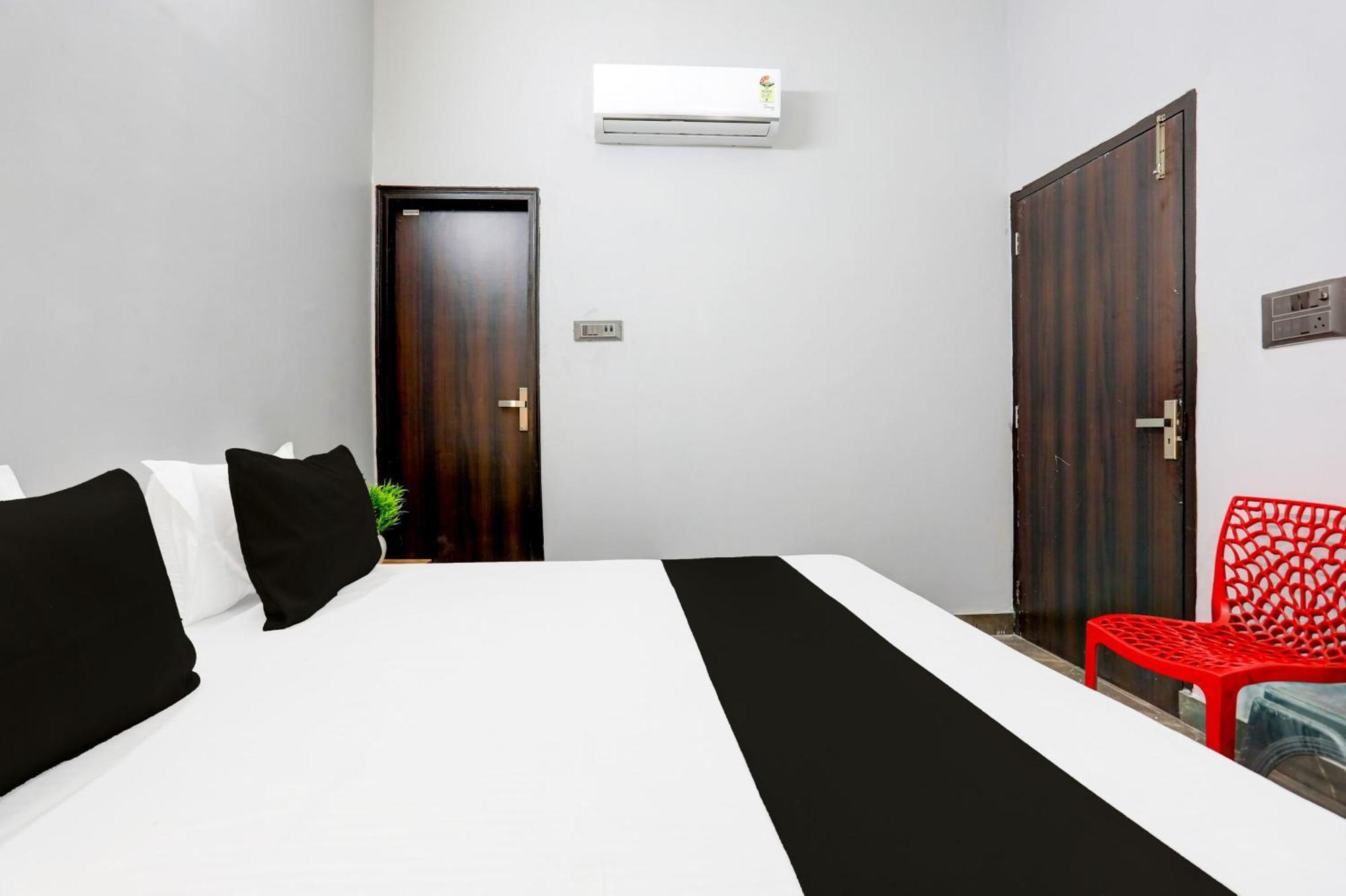 Super Hotel Live View Indraprastha Extérieur photo