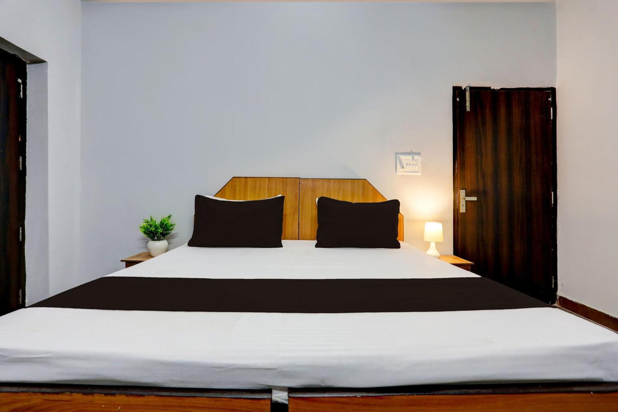 Super Hotel Live View Indraprastha Extérieur photo